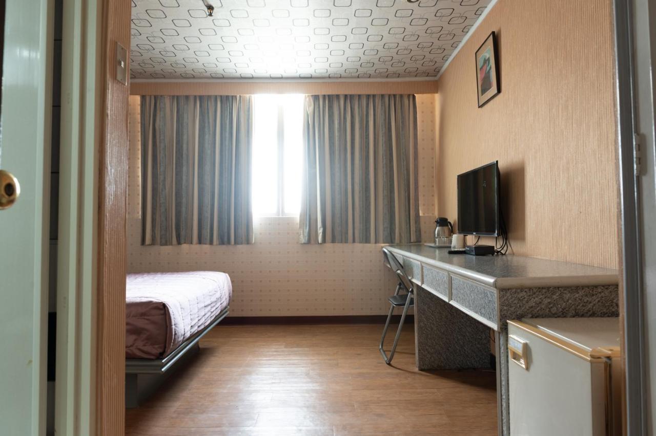 Tong Hsin Hotel Pingtung Екстер'єр фото