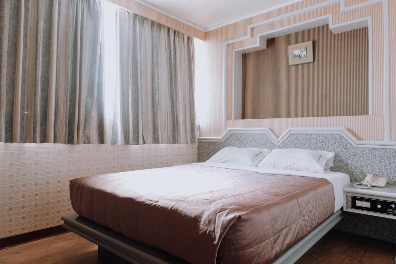 Tong Hsin Hotel Pingtung Екстер'єр фото