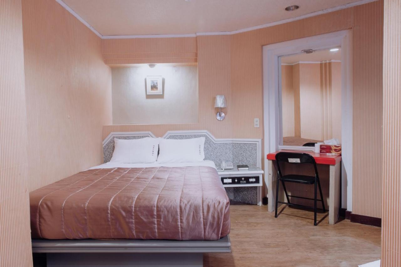 Tong Hsin Hotel Pingtung Екстер'єр фото