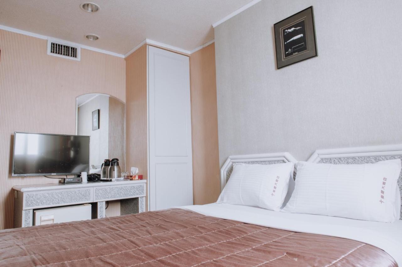 Tong Hsin Hotel Pingtung Екстер'єр фото