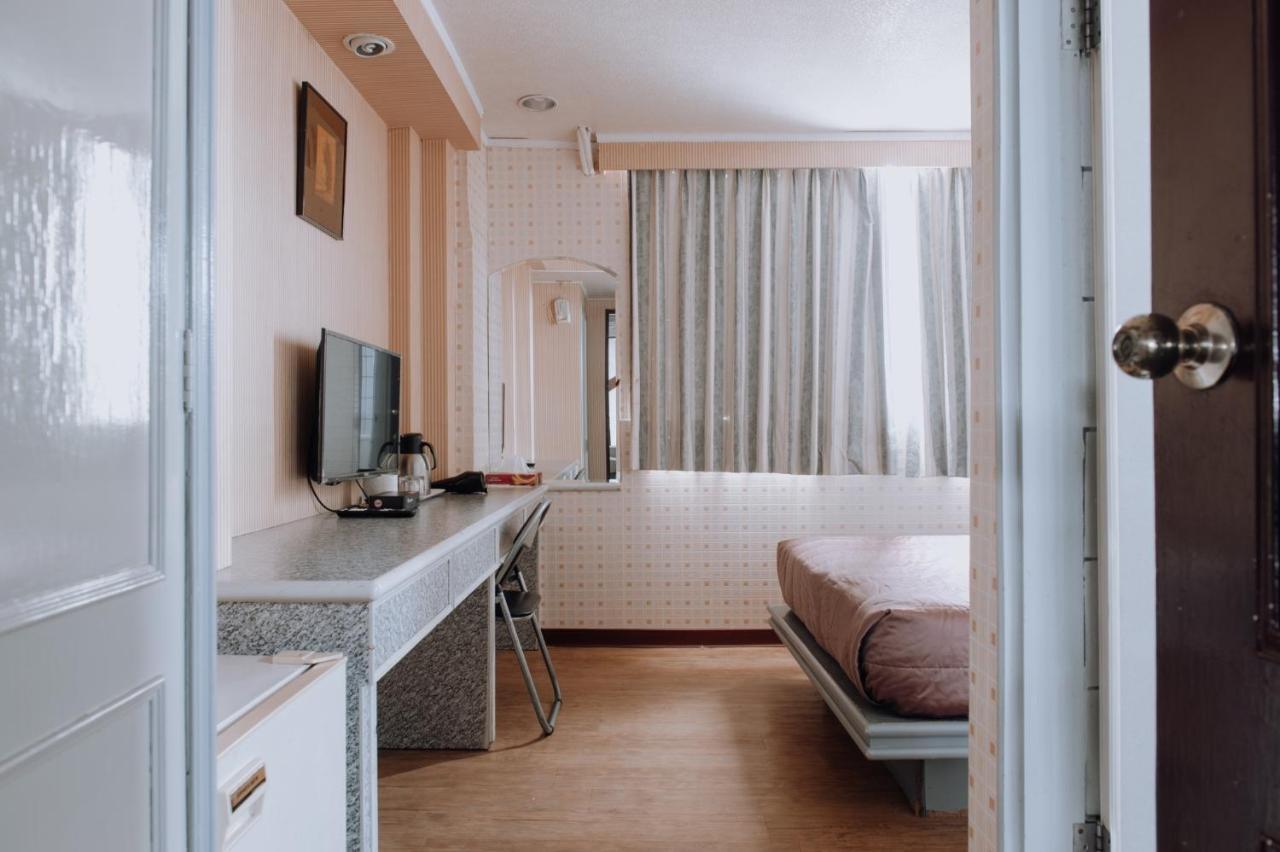 Tong Hsin Hotel Pingtung Екстер'єр фото