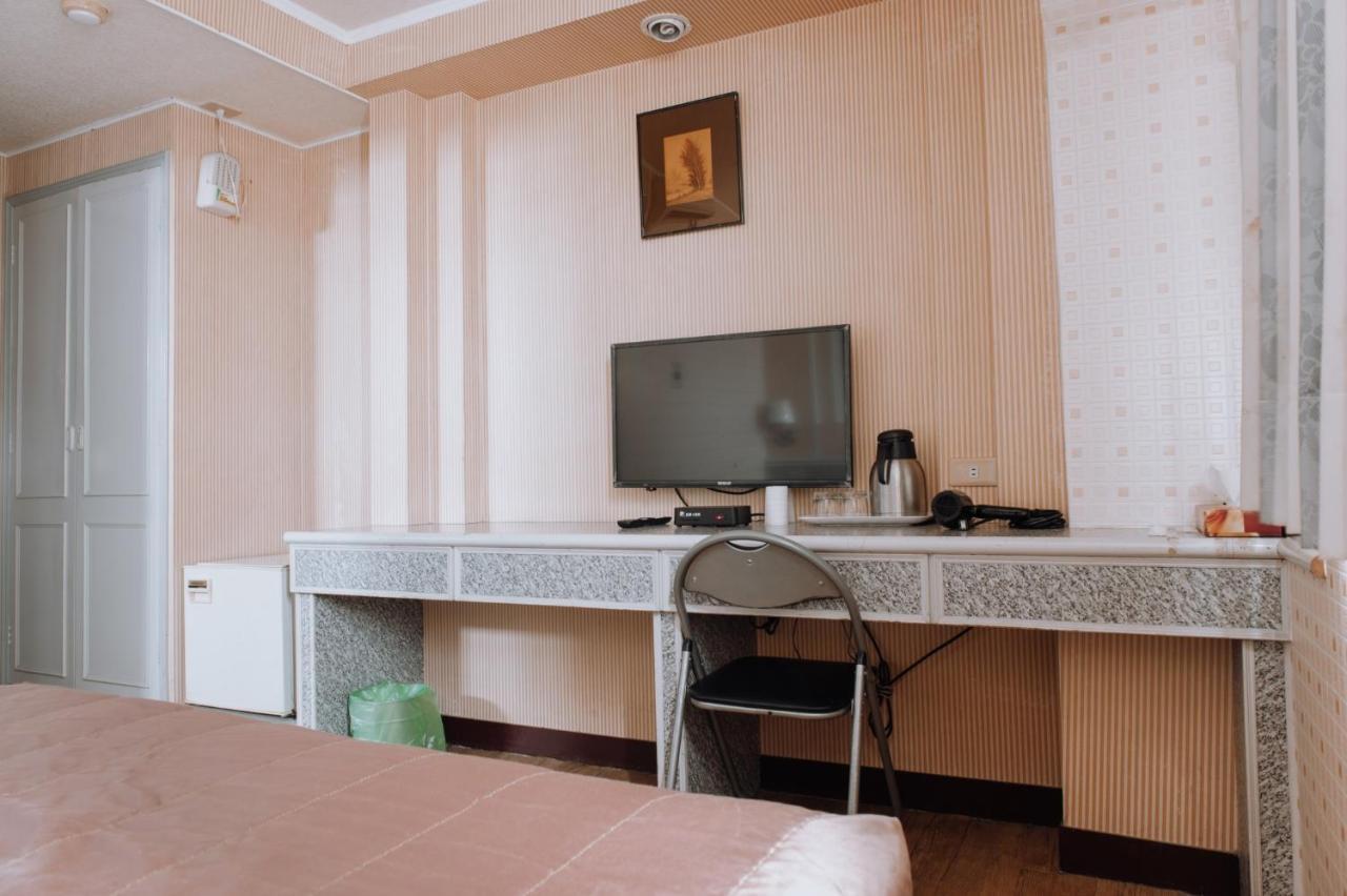 Tong Hsin Hotel Pingtung Екстер'єр фото