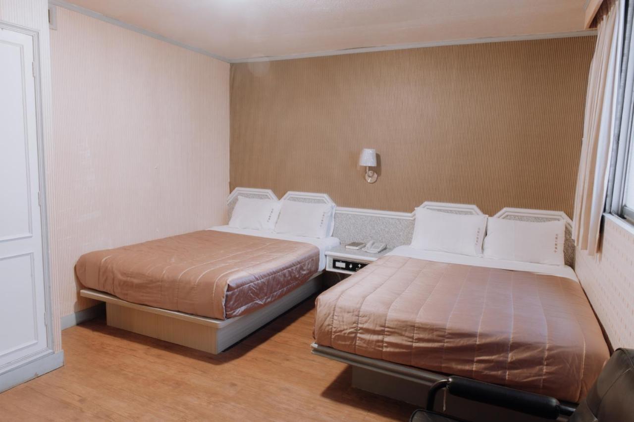 Tong Hsin Hotel Pingtung Екстер'єр фото